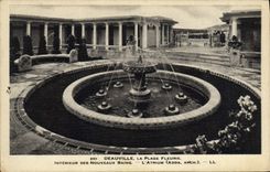 CPA Deauville La plage fleurie interieur des nouveaux bains