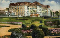 CPA Deauville Plage fleurie les jardins le royal hotel