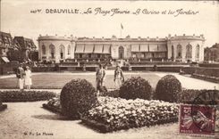 CPA Deauville la Plage fleurie le casino et les jardins