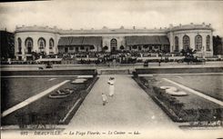 CPA Deauville Le plage fleurie