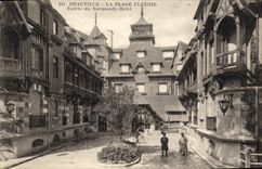 CPA Deauville La Plage Fleurie Entree du Normandy Hotel