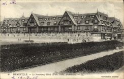CPA Deauville La Plage Fleurie Entree du Normandy Hotel