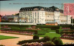 CPA Deauville L'Hotel Royal Vu des Jardins Du Casino