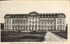 CPA Deauville L'Hotel Royal Vu des Jardins Du Casino