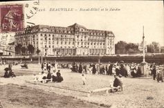 CPA Deauville Royal Hotel et le Jardin