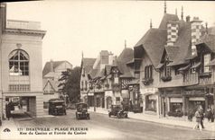 CPA Deauville Rue du casino et entree du casino