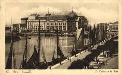 CPA Trouville Le Casino et le port Bateaux 