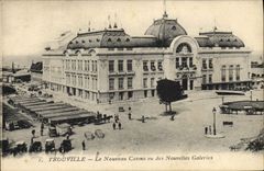 CPA Trouville Le Nouveau du Casino vu des nouvelles galeries 