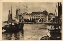CPA Trouville Reine Des Plages Le Port et le casino Bateaux