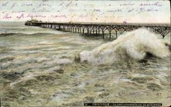 CPA Trouville La jetee Promenade par gros temps