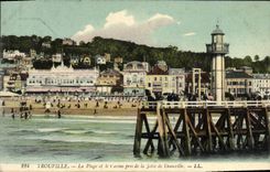 CPA Trouville La Plage et le Casino Pris de la Jetee de Deauville