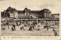 CPA Trouville Reine des Plages La Plage Devant le Casino