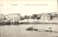 El paso de Trouville de la POSTAL de la VENDIMIA de la cuba Deauville tiene marea baja