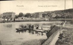 CPA Trouville Passage du Bac Deauville 