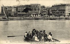 CPA Trouville Sur mer Le Bac et la place du casino 