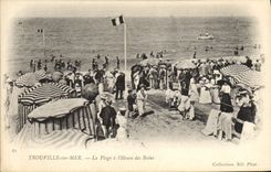 POSTAL Trouville de la VENDIMIA la playa la hora del baño