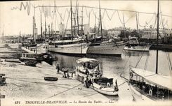 CPA Trouville Deauville Le Bassin des Yachts Bateaux
