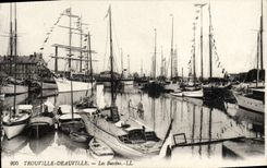 CPA Trouville Deauville Les Bassins Yachts Bateaux