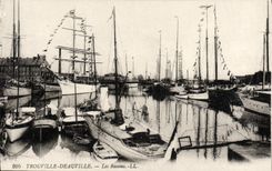 CPA Trouville Deauville Les Bassins Yachts Bateaux