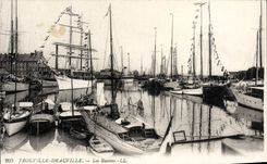 CPA Trouville Deauville Les Bassins Yachts Bateaux