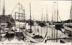CPA Trouville Deauville Les Bassins Yachts Bateaux