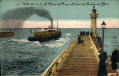 CPA Trouville Le depart du Bateau du Havre