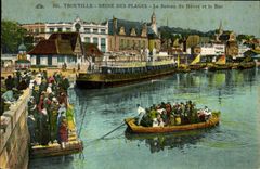 CPA Trouville Le depart du Bateau du Havre et le bac 