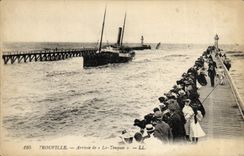 CPA Trouville Arrivee de la Touques Bateau
