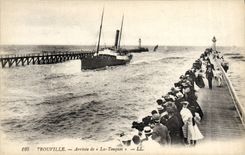 CPA Trouville Arrivee de la Touques Bateau
