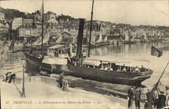 La POSTAL Trouville de la VENDIMIA la descarga del barco de Le Havre pesca Sinning