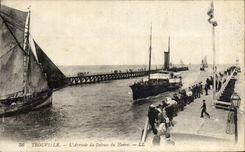 CPA Trouville L'Arriviee du Bateau du Havre