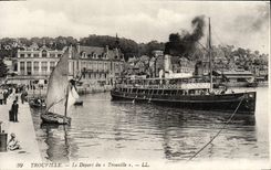 CPA Trouville Depart du Bateau du Havre La Touques