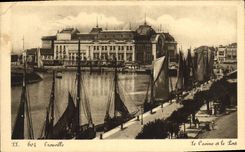 CPA Trouville Le Casino et le Port Bateaux