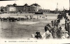 CPA Trouville Le Casino Vu de la Jetee