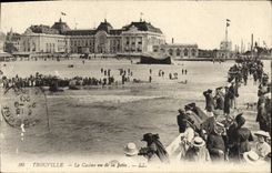 CPA Trouville Le Casino Vu de la Jetee