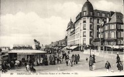 CPA Trouville Le Trouville Palace et les Planches