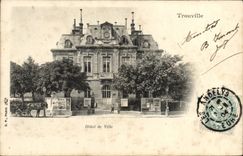 CPA Trouville Facade de L'Hotel de Ville
