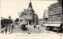 CPA Trouville Facade de L'Hotel de Ville