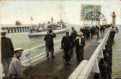 CPA Trouville L'arrivee d'un torpilleur Bateau 