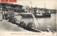 CPA Trouville L'Avant Port Depart du Bateau du Havre