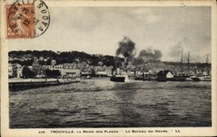 CPA Trouville La Reine Des Plages Le Bateau Du Havre