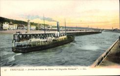 La POSTAL Trouville de la VENDIMIA llegó del barco de Le Havre el Agustín Normand