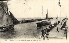 CPA Trouville L'Arrivee du bateau du havre