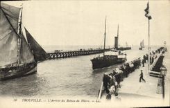 CPA Trouville L'Arrivee du bateau du havre