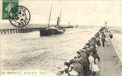 CPA Trouville Arrivee de la Touques Bateau