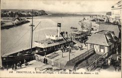 CPA Trouville La reine des plages L'arrivee du bateau du havre