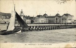 CPA Trouville Le casino et la jetee Bateau