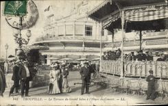 CPA Trouville La terrasse du grand salon a l'heure du concert