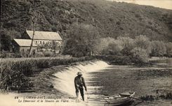 CPA L'Orne pittoresque Maizet le deversoir et le moulin