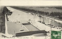 CPA Ouistreham Le canal vu du phare